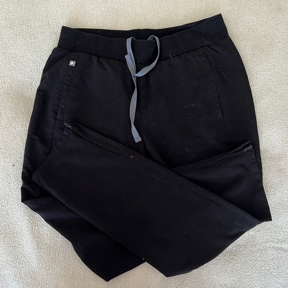 Figs woman’s tidore technical scrub pants in black